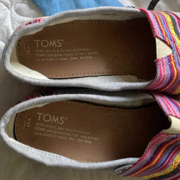 Tom’s Canvas Multi Color & Gray Flats, W6 or 6.5 (36.5 cm), Summer Casual, EUC - Picture 3 of 6